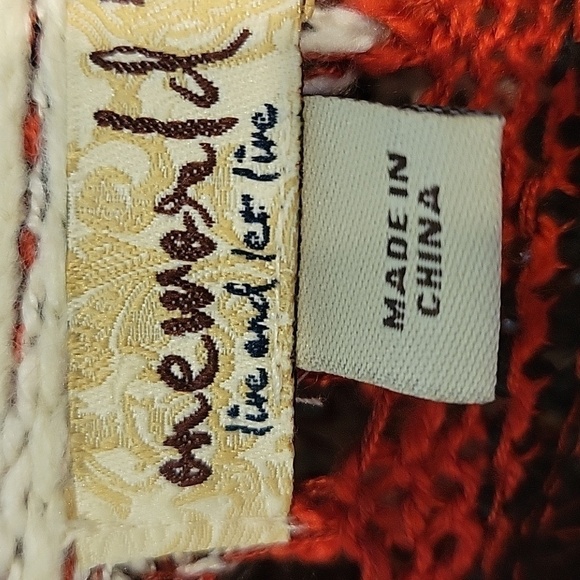 ONE WORLD cardigan knitted sweater in red and beige.  Size is Large - Picture 9 of 10